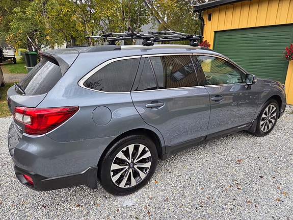 Subaru Outback 3 of 4