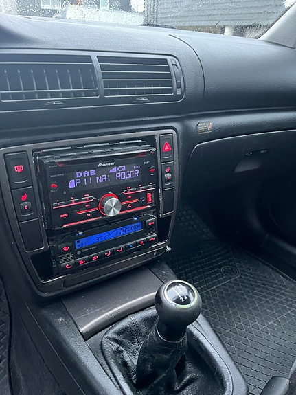 Volkswagen Passat 2 of 12