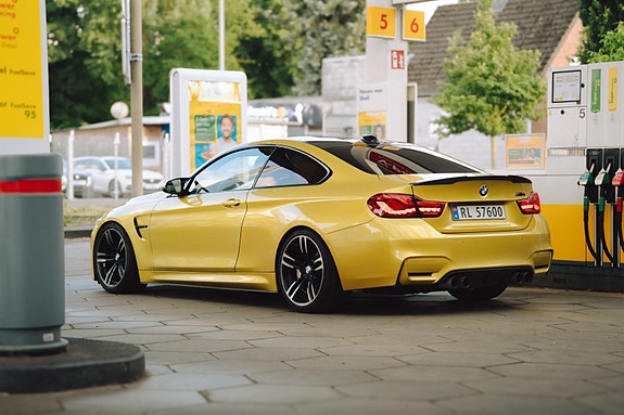 BMW M4 2 of 30
