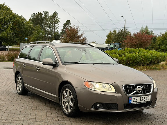 Volvo V70 2 of 25