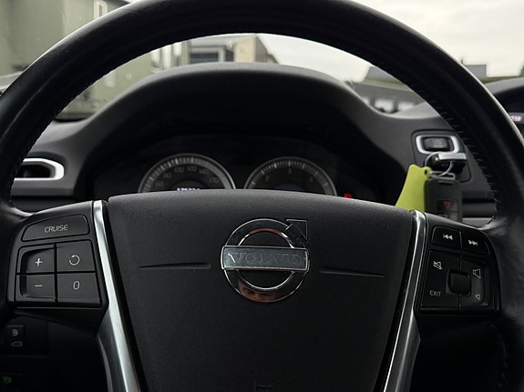 Volvo V70 16 of 25