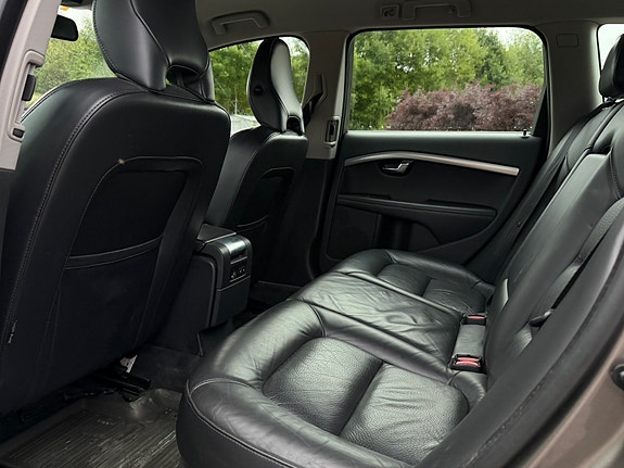 Volvo V70 10 of 25