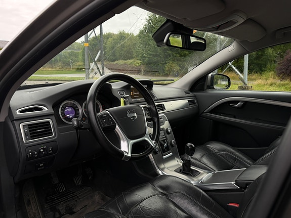 Volvo V70 8 of 25