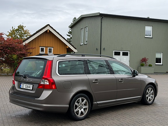 Volvo V70 3 of 25