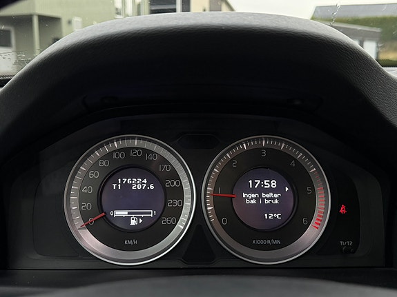 Volvo V70 17 of 25
