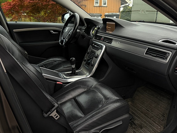 Volvo V70 12 of 25