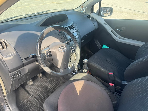 Toyota Yaris 9 of 21