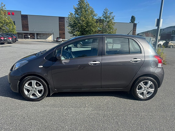 Toyota Yaris 2 of 21