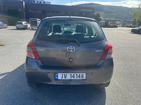 Toyota Yaris 4 of 21