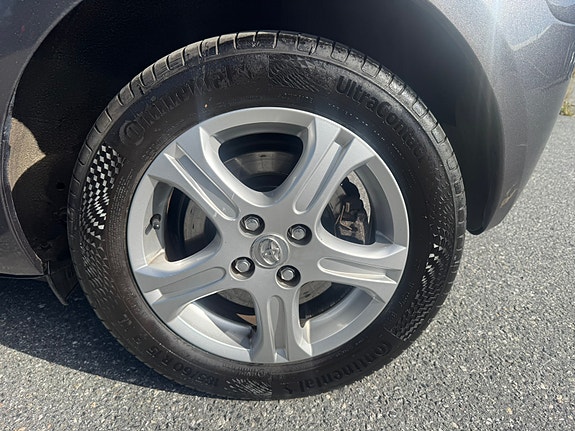 Toyota Yaris 15 of 21