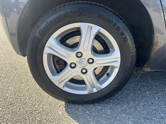 Toyota Yaris 16 of 21