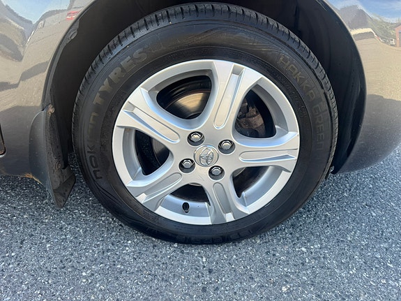 Toyota Yaris 17 of 21