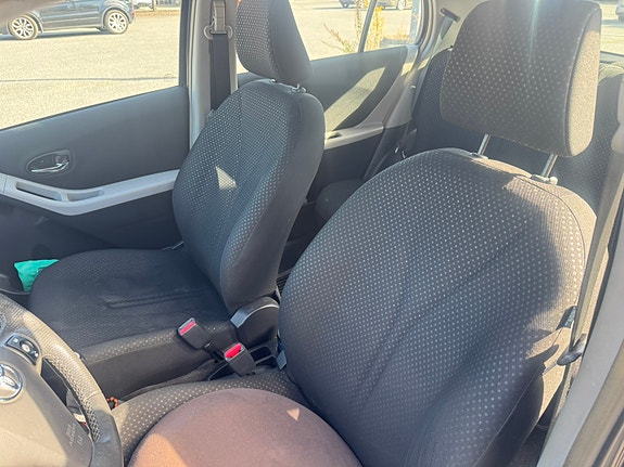 Toyota Yaris 10 of 21