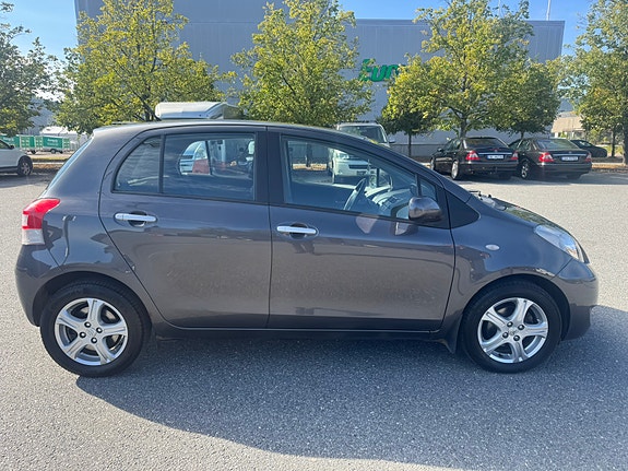 Toyota Yaris 6 of 21