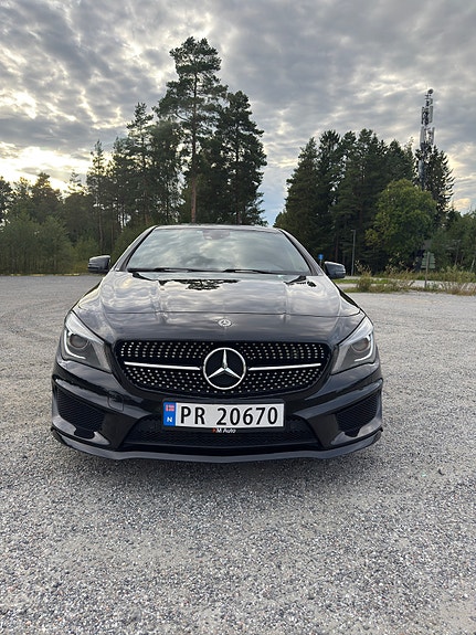 Mercedes-Benz CLA250 2 of 27