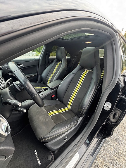 Mercedes-Benz CLA250 16 of 27