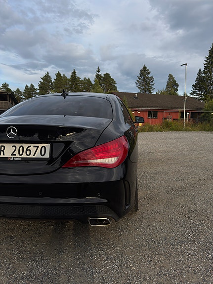 Mercedes-Benz CLA250 8 of 27