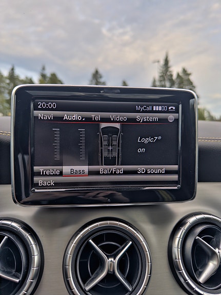 Mercedes-Benz CLA250 24 of 27
