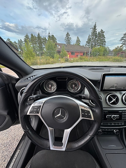 Mercedes-Benz CLA250 18 of 27