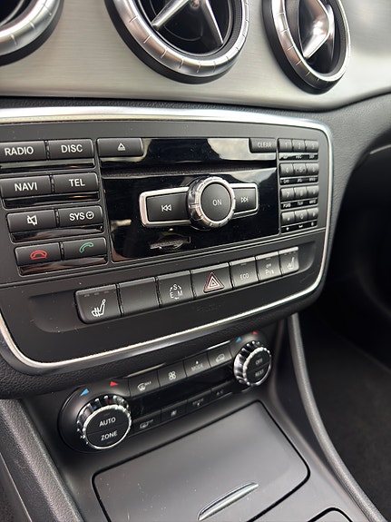 Mercedes-Benz CLA250 26 of 27