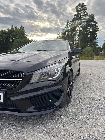 Mercedes-Benz CLA250 3 of 27
