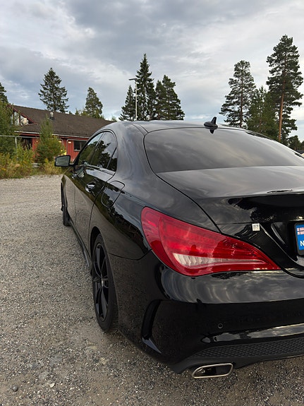 Mercedes-Benz CLA250 9 of 27