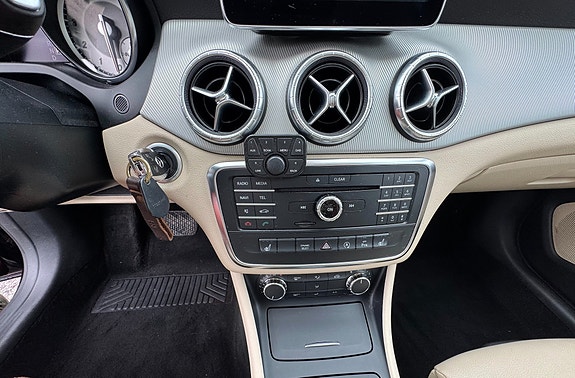 Mercedes-Benz CLA180 23 of 29