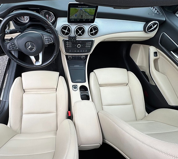 Mercedes-Benz CLA180 18 of 29