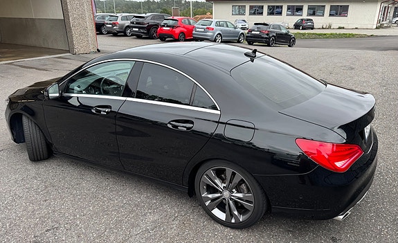 Mercedes-Benz CLA180 4 of 29