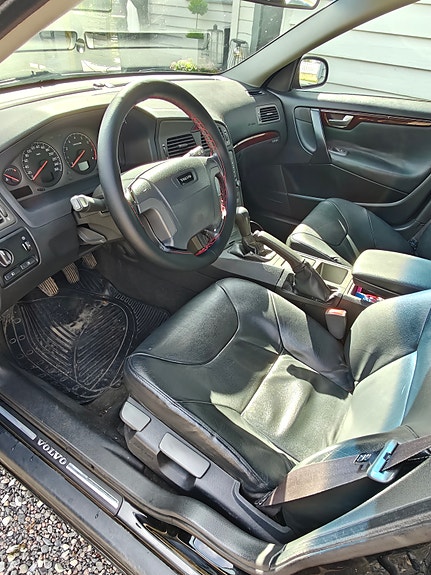 Volvo V70 3 of 7