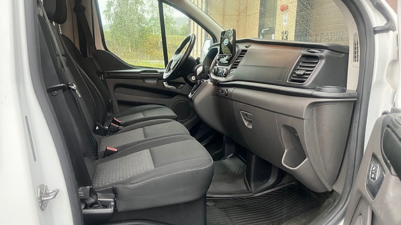 Ford Transit Custom 18 of 21