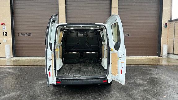 Ford Transit Custom 9 of 21