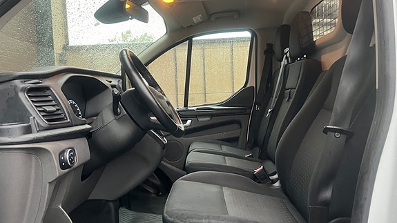 Ford Transit Custom 15 of 21