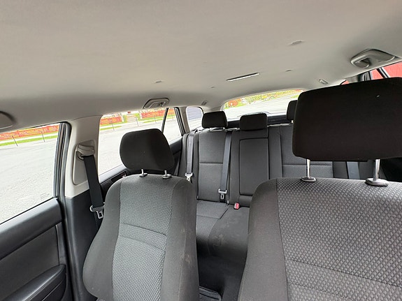 Toyota Avensis 11 of 13