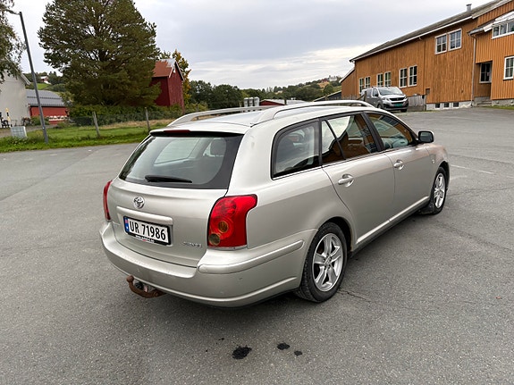 Toyota Avensis 4 of 13