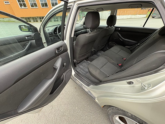 Toyota Avensis 13 of 13