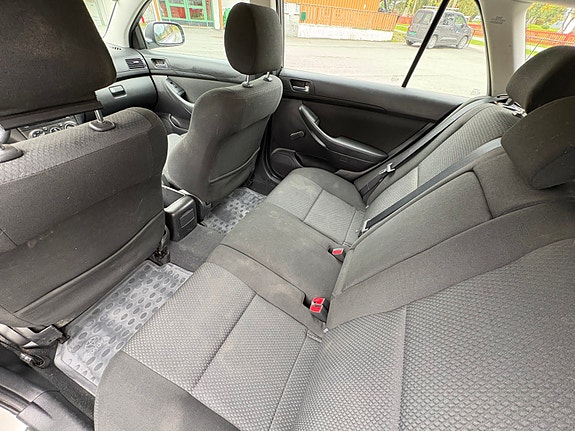 Toyota Avensis 12 of 13