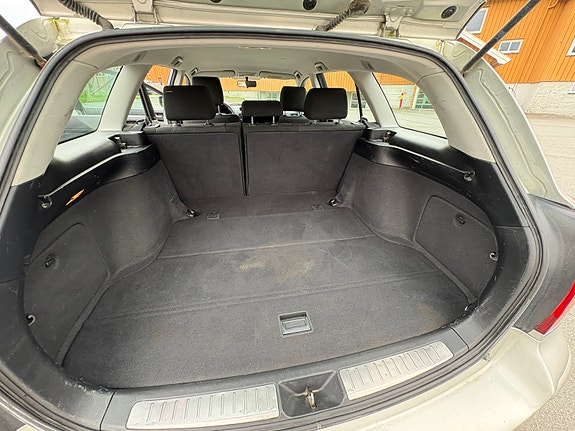 Toyota Avensis 9 of 13