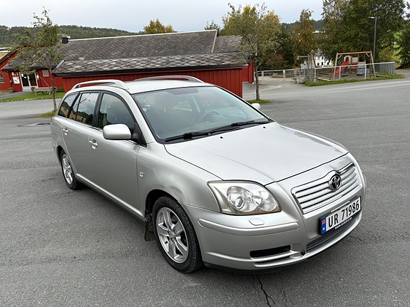 Toyota Avensis 3 of 13