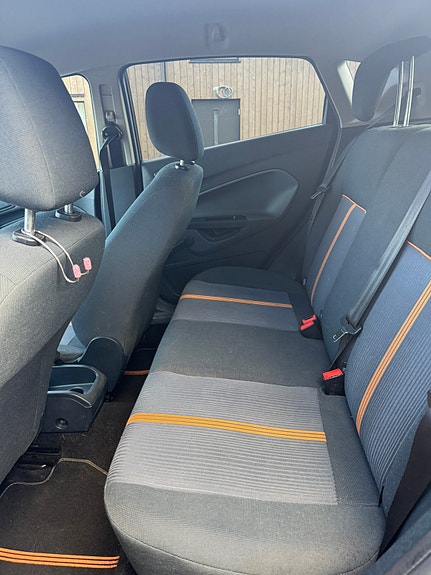 Ford Fiesta 4 of 7