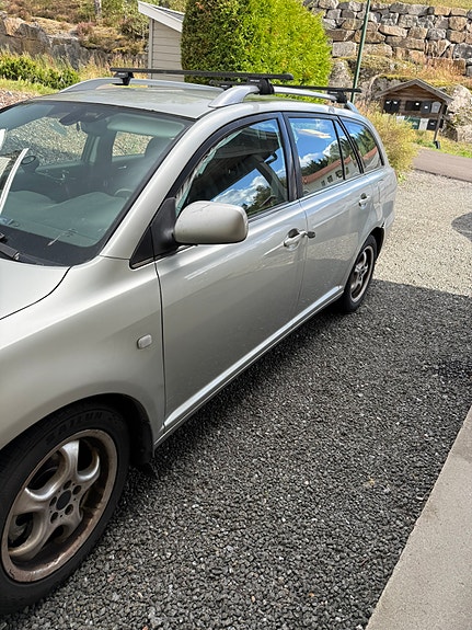 Toyota Avensis 2 of 13