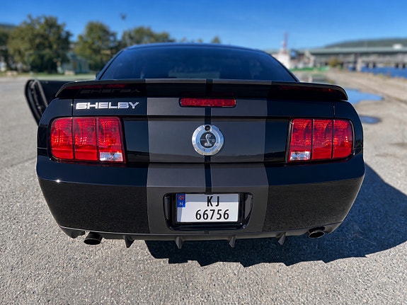 Ford Mustang 7 of 14