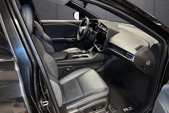 Lexus RZ450e 14 of 21