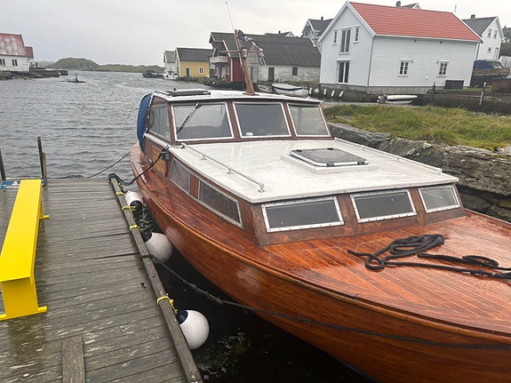 Nydelig Svege snekke bygget i Flekkefjord. 3 of 25
