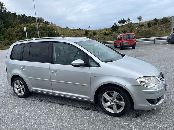 Volkswagen Touran 2 of 20