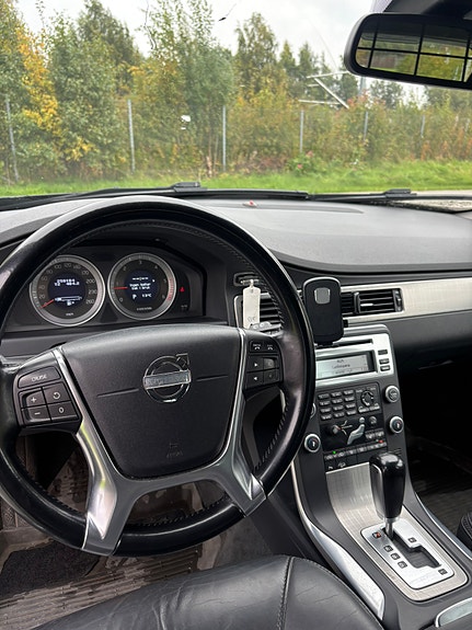 Volvo XC70 11 of 28