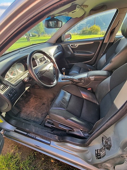 Volvo V70 4 of 6