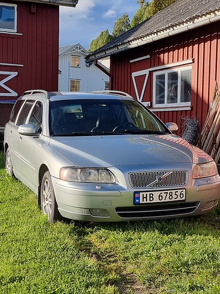 Volvo V70 2 of 6