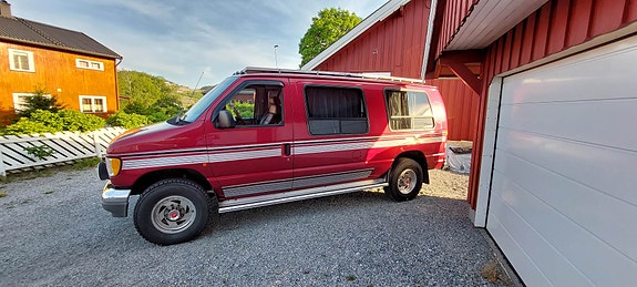 Ford E-350 2 of 17