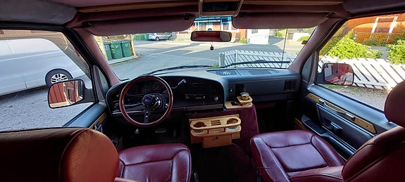 Ford E-350 8 of 17